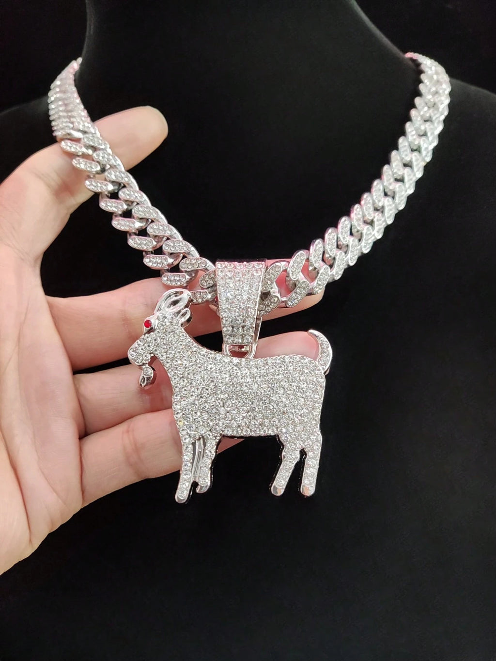 1pc Fashionable Creative Goat Shaped Pendant Necklace