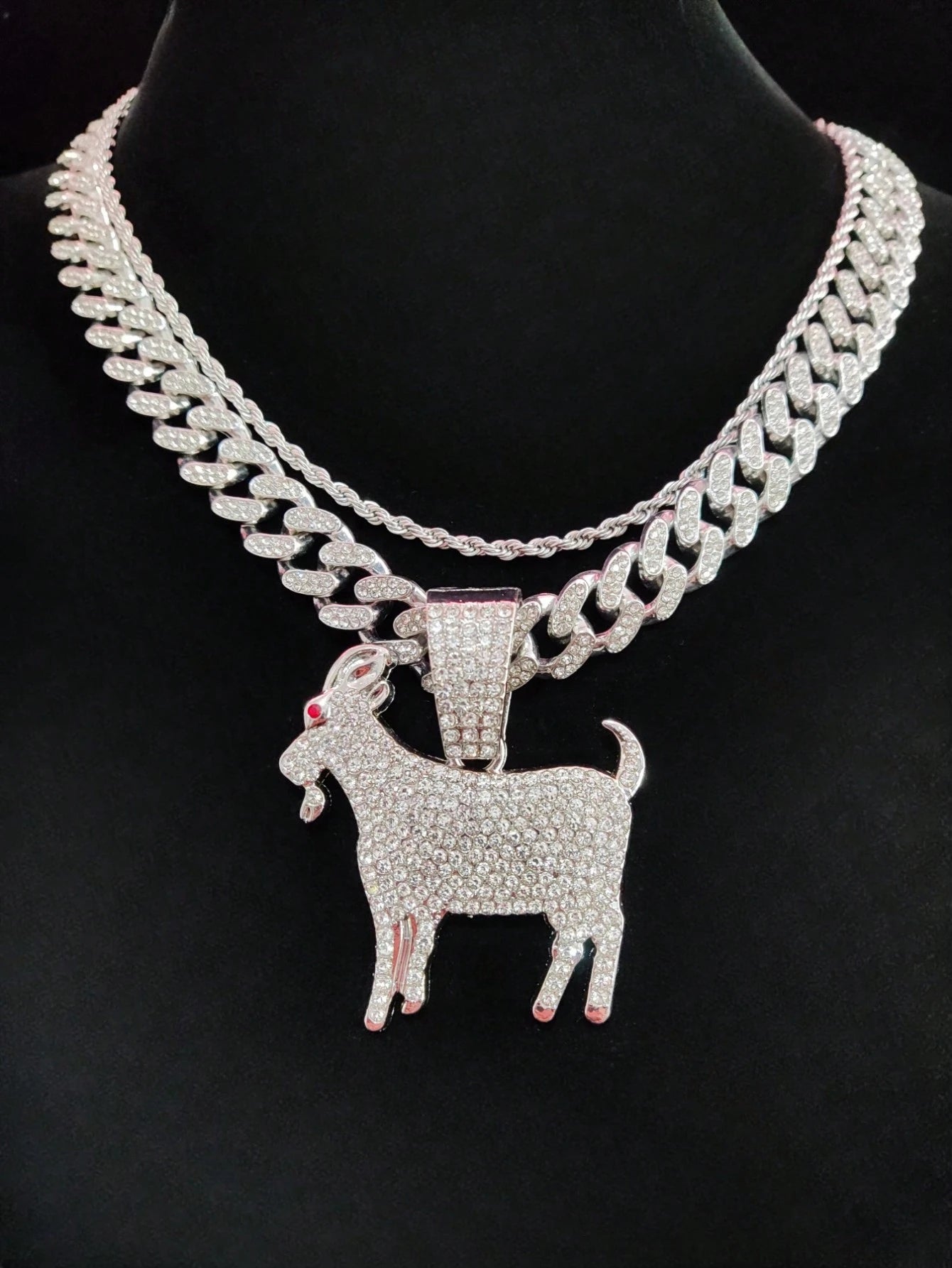 1pc Fashionable Creative Goat Shaped Pendant Necklace