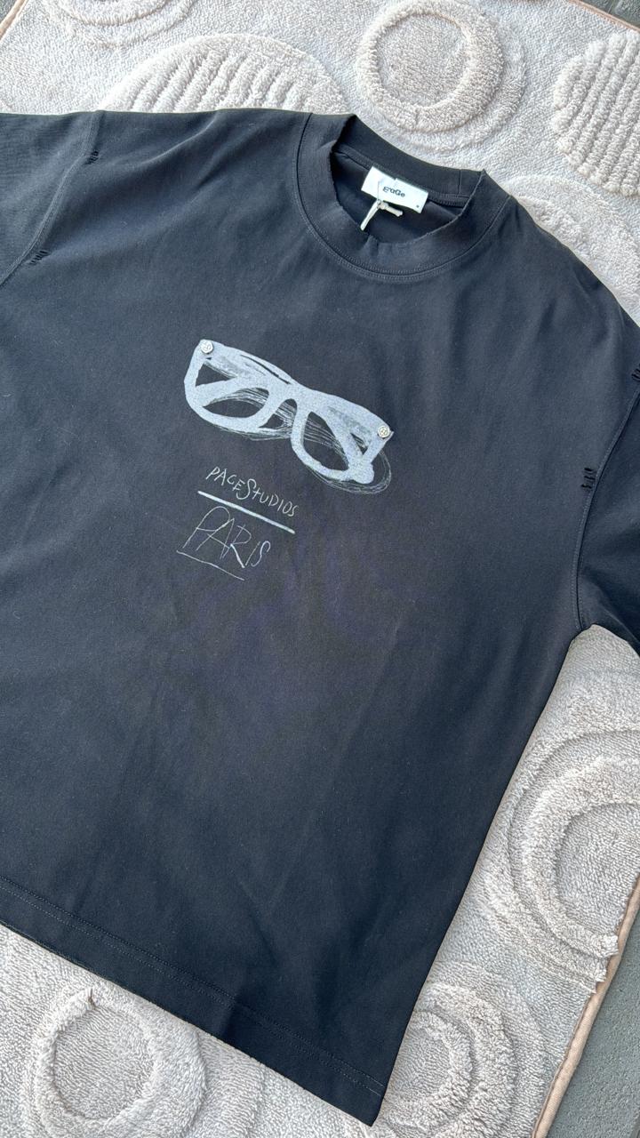 PACESTUDIOS PARIS Black T-Shirt with Sketch-Style Eyewear Graphic