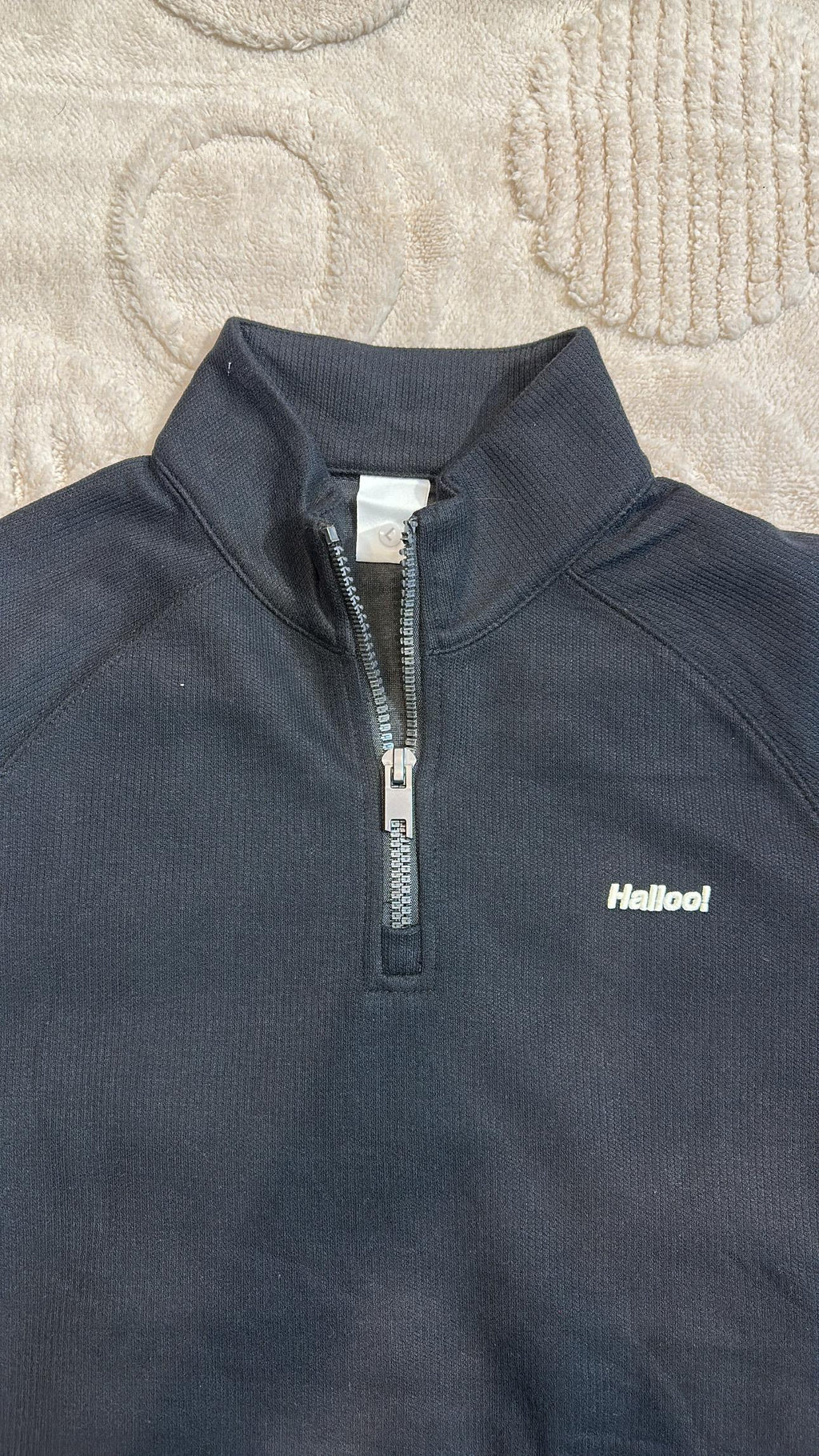 Black Quarter-Zip Sweatshirt | Ribbed Pullover with "Helloo!" Detail