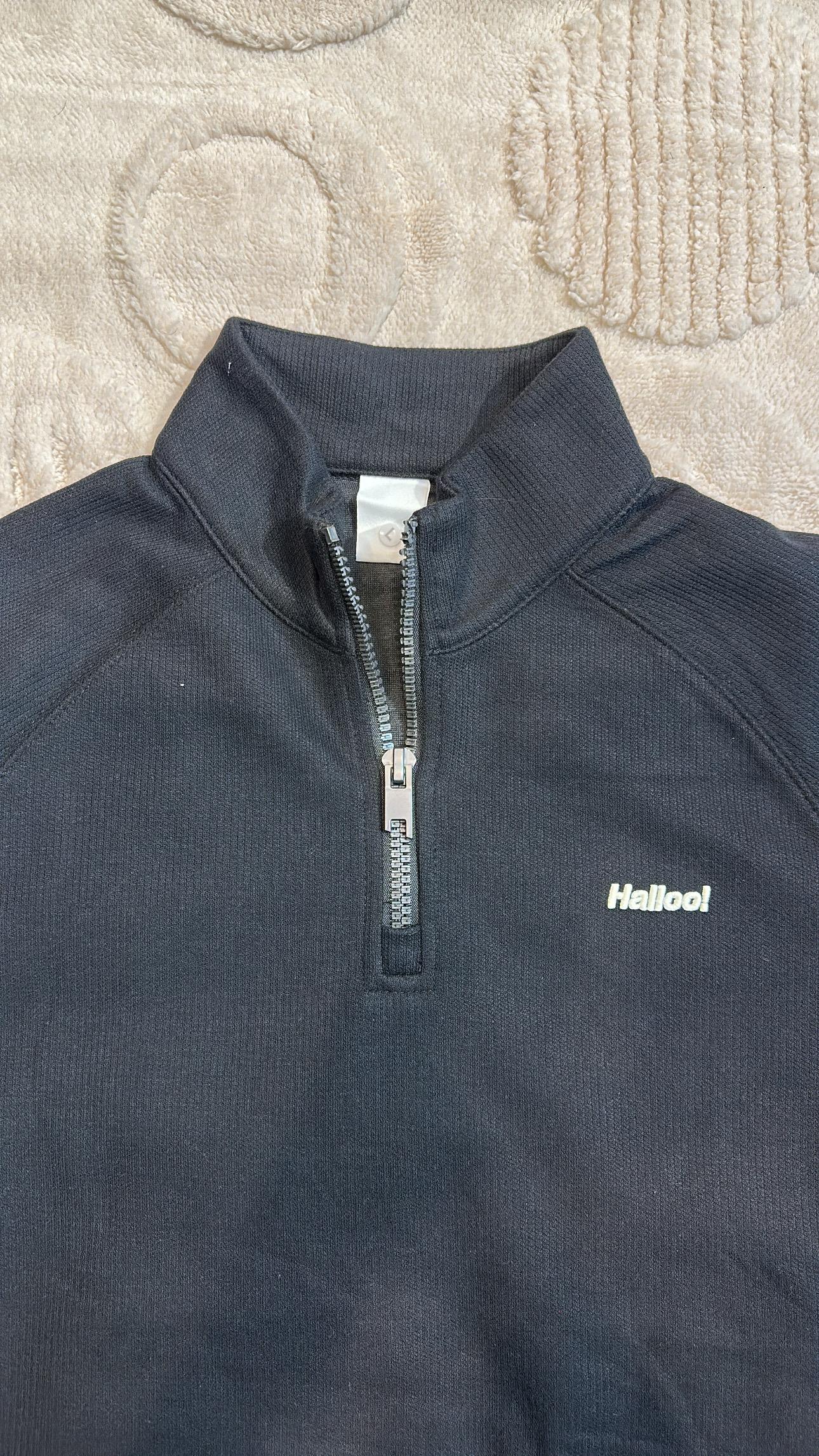 Black Quarter-Zip Sweatshirt | Ribbed Pullover with "Helloo!" Detail