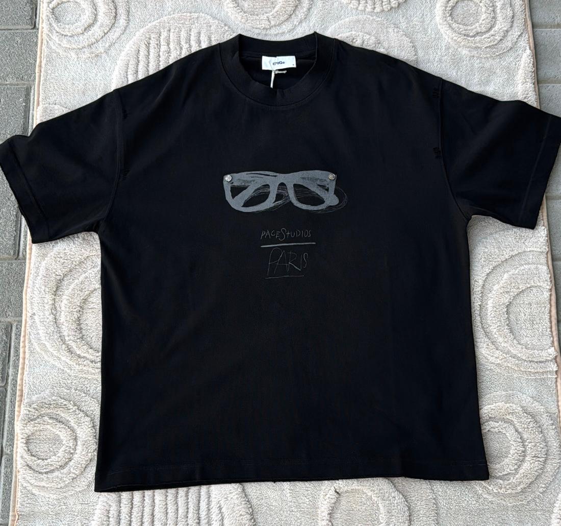 PACESTUDIOS PARIS Black T-Shirt with Sketch-Style Eyewear Graphic