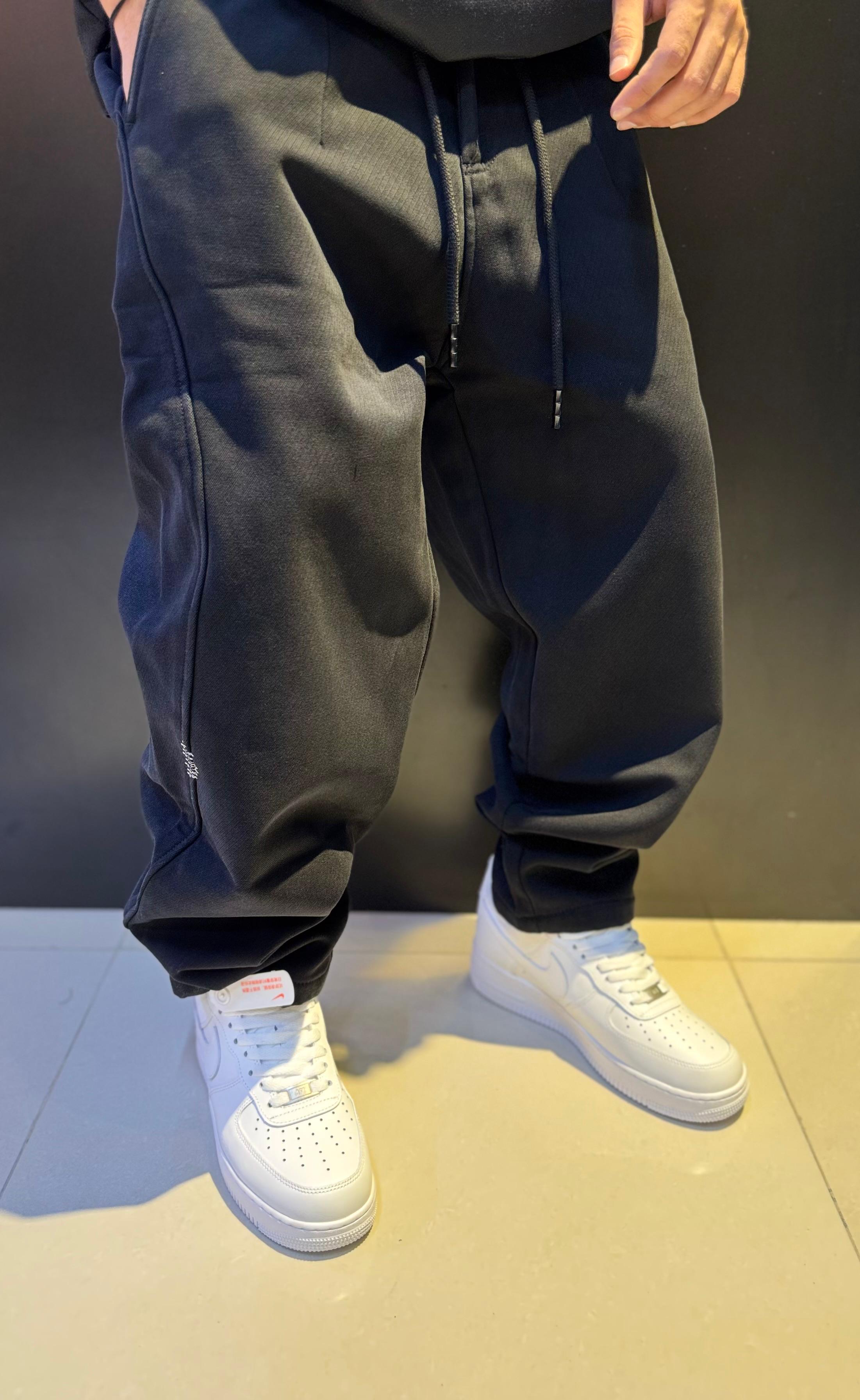 The Streetwear Essential: Black Baggy Fleece