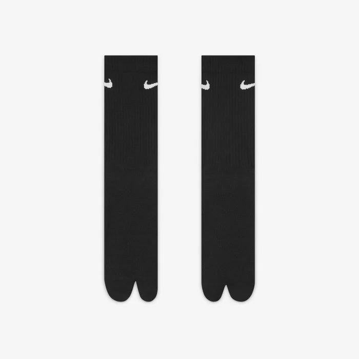 NIKE WHITE & BLACK SOCKS LONG