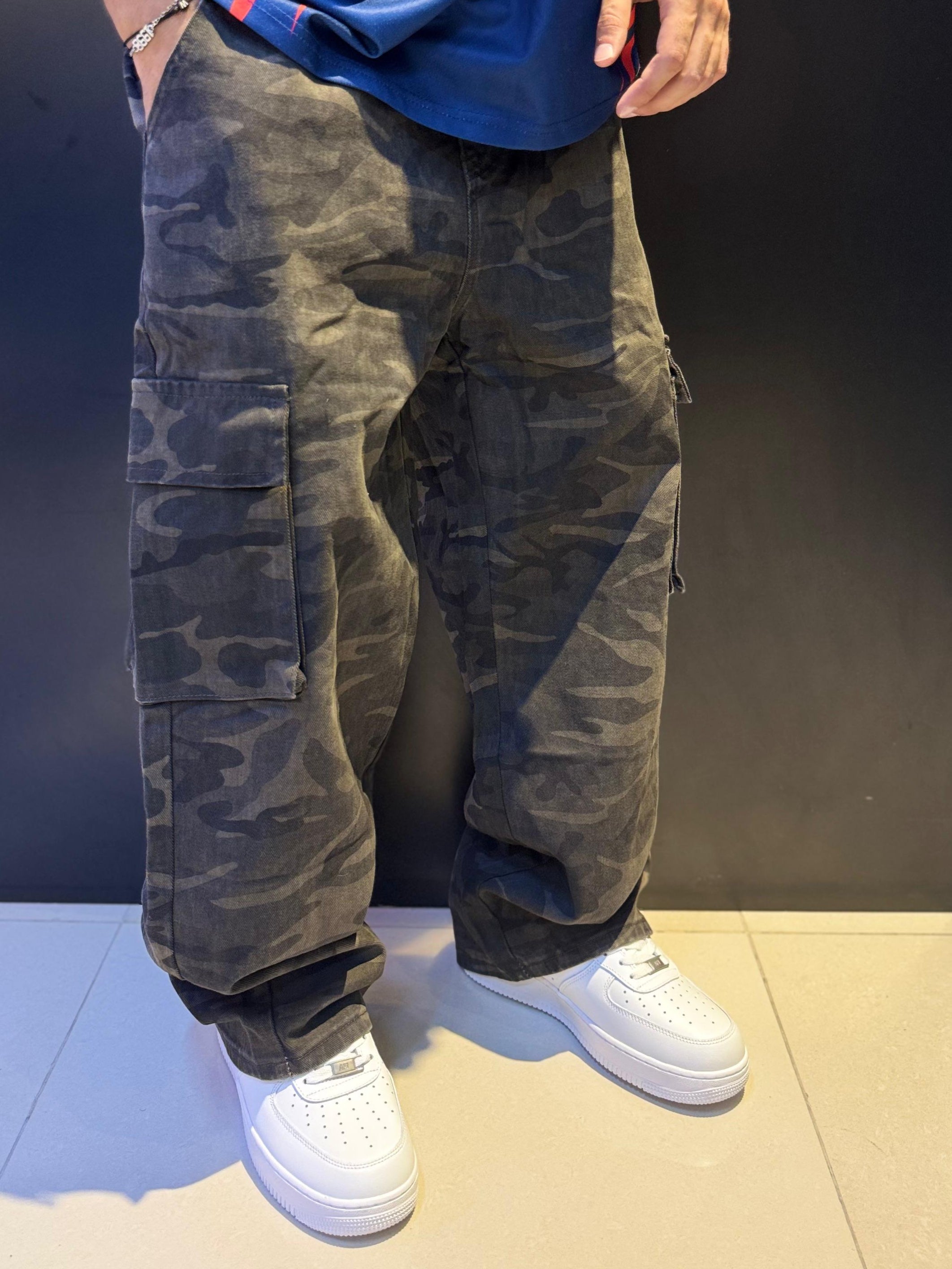 Loose-Fit Camo Cargo Pants