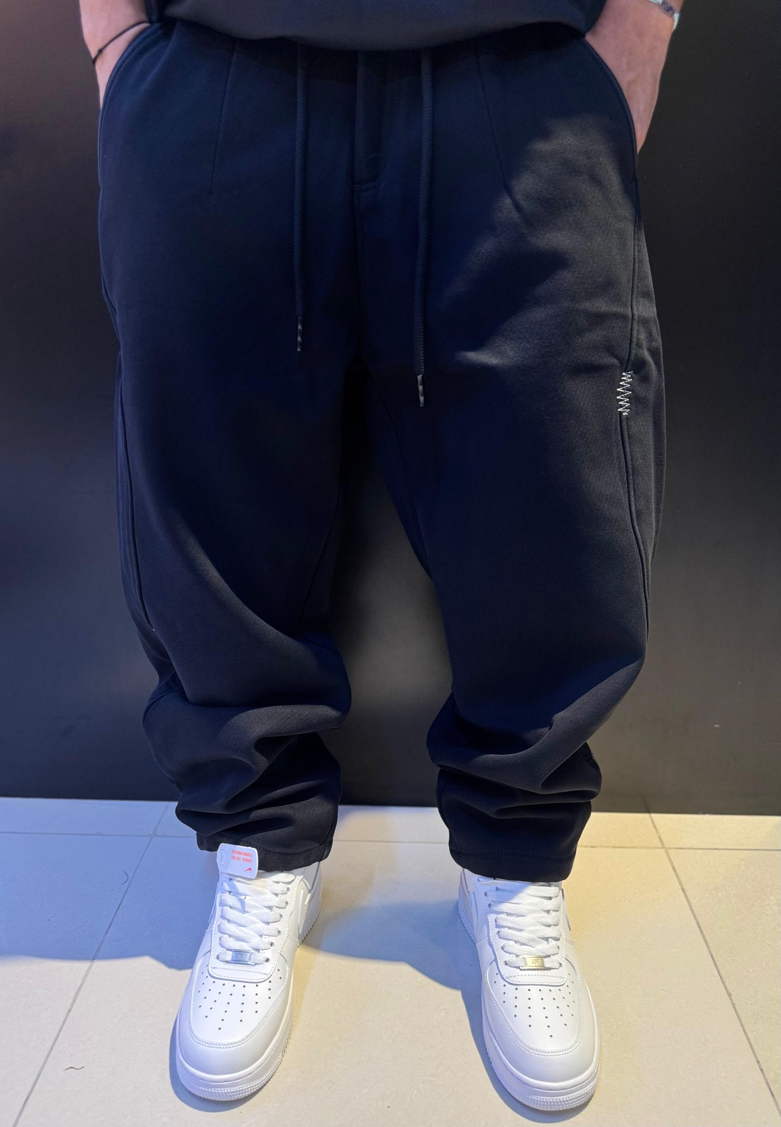 The Streetwear Essential: Black Baggy Fleece