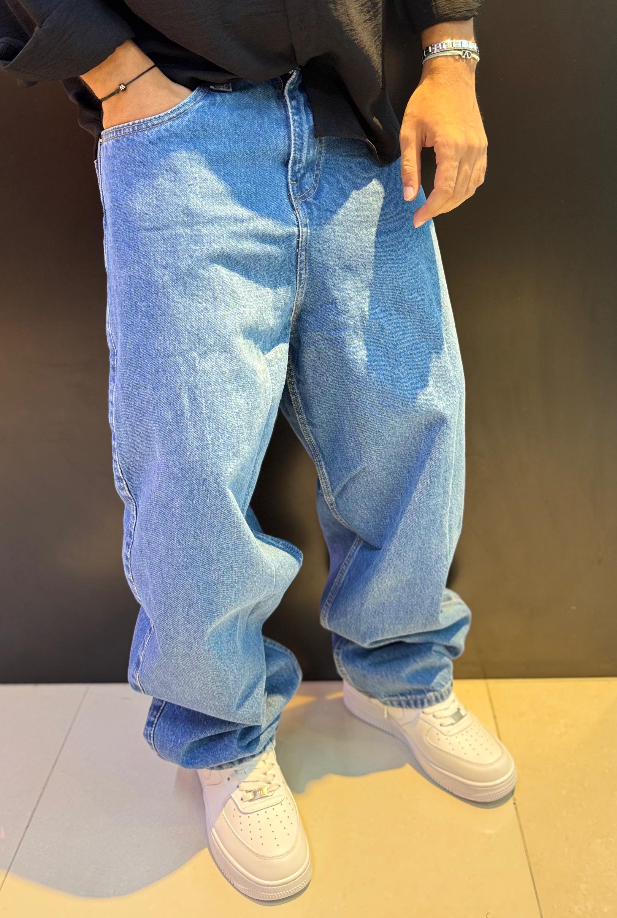 STWD Light Wash Baggy Jeans